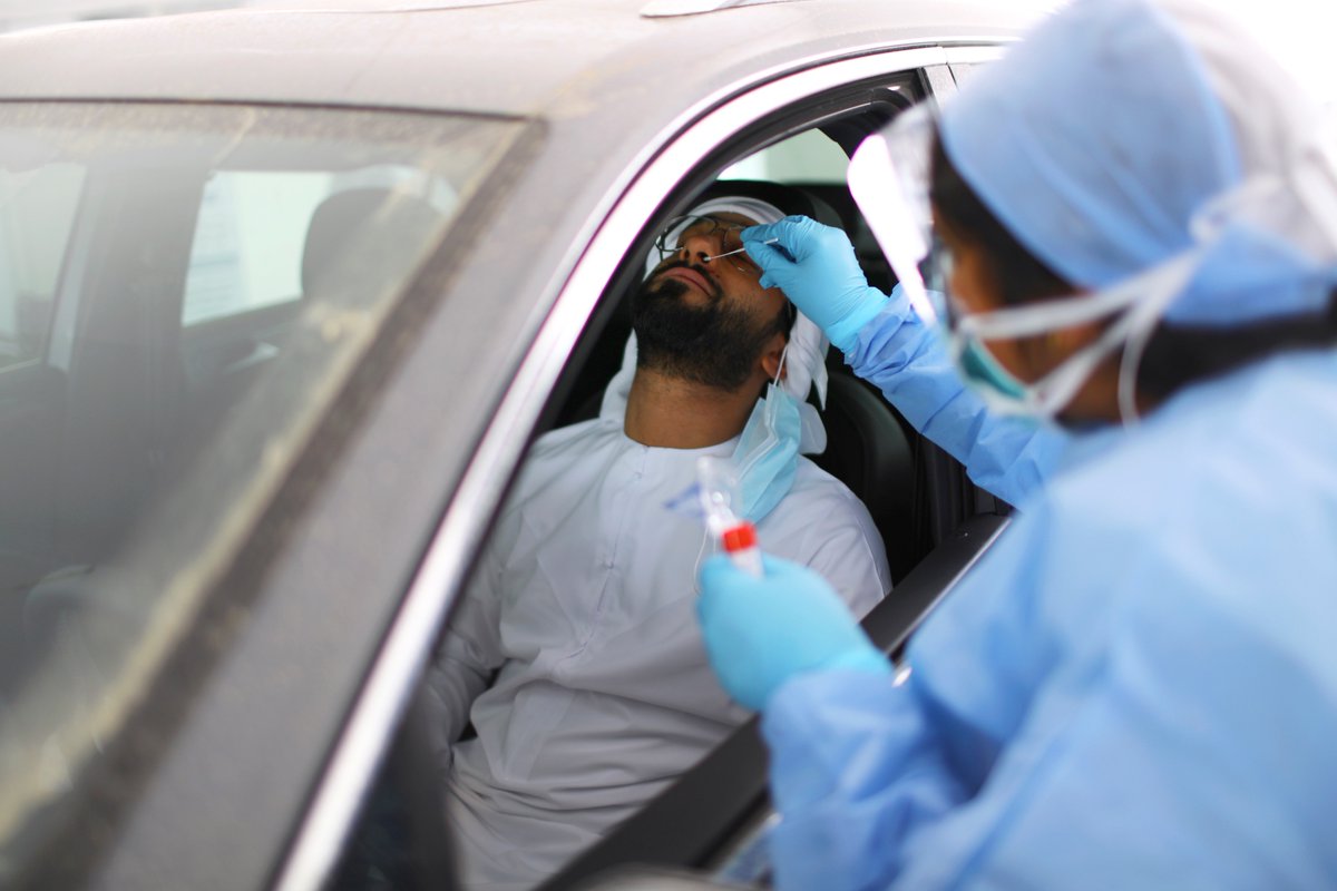 ABSCBNNews's tweet photo. Sa United Arab Emirates, nagsasagawa na ng drive-thru #COVID19 testing at 5 minuto lamang ang itinatagal ng screening. 

Nasa 600 katao ang puwedeng magpa-test kada araw, pero prayoridad ang mga senior citizen, buntis, at may malalang karamdaman. | via Ahmed Jadallah, @Reuters https://t.co/LQy4dY0k6g
