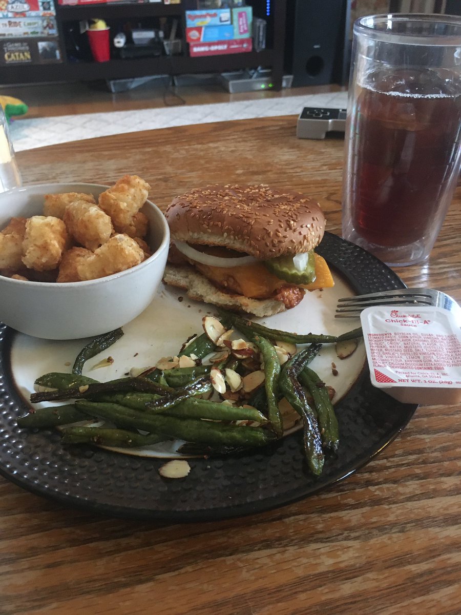 jasonbmoody's tweet photo. Makeshift Chick-fil-A sandwich, do whatcha gotta do #quarantinekitchen #moodykitchen @ChickfilA https://t.co/r9HihdqXZD
