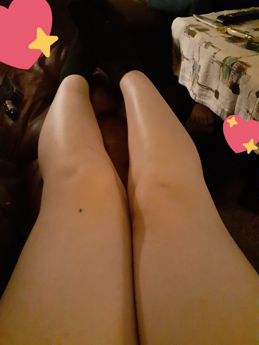 BlueIvoryModels's tweet photo. Freshly shaved legs 😍😍 https://t.co/qI2uCIwNMF