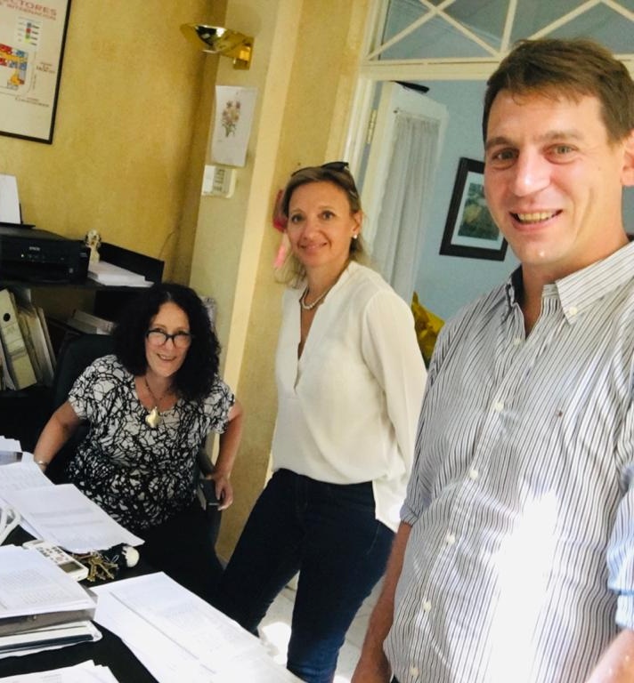 joricasineri's tweet photo. Hoy recorrí junto al.cooordinador Ignacio Pacheco geriátricos de Santo Tomé E instituciones cerradas donde residen en forma permanente afiliados de Pami. La campaña de vacunación es prioritaria en ellos  #QuedateEnCasa Pami Santa Fe presente en las residencias . https://t.co/RpPwSKKXjV