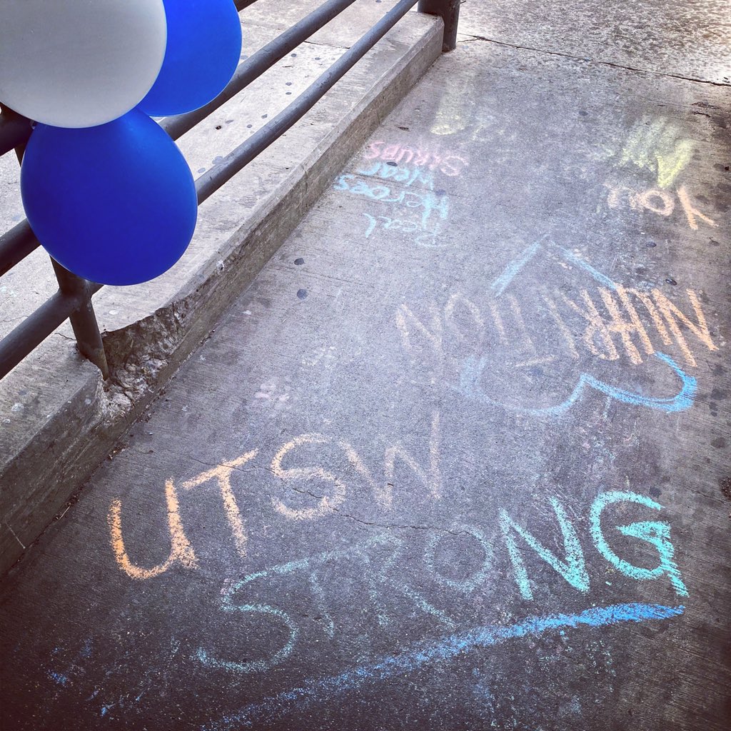 mmevega's tweet photo. Thanks to those who took time to share the love at Zale today #GoTeam #UTSWstrong #IAmUTSW #COVID19 https://t.co/ipvbm3ibgz