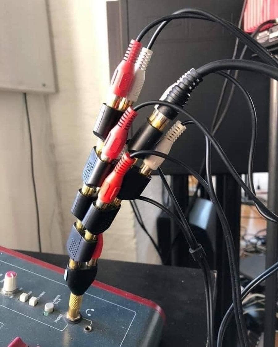 Allan_Ramirez_'s tweet photo. Truquito del dia... 

Sígueme para mas trucos de ingeniería de sonido! 😂😂 https://t.co/ITofU5Knei