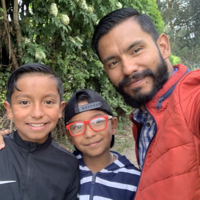 cesarpipcu's tweet photo. Junto los dos hombrecitos que alegran mi vida #AmoMisHijos #NoMeCreaTanCubides #NuevaFotoDePerfil https://t.co/cHGjW39aHJ