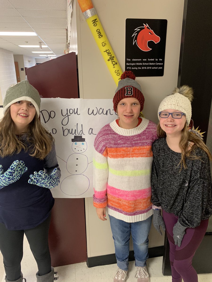 6thgradeBaymath's tweet photo. @Miss_Greenberg @SeeKateTeach @ButFirstSEL @Suessen220 @MrsKristenPaul @MrsStrissel Love this so much! One of my favorite days this school year was “building” snowmen with my students! https://t.co/4asIZcQO5p