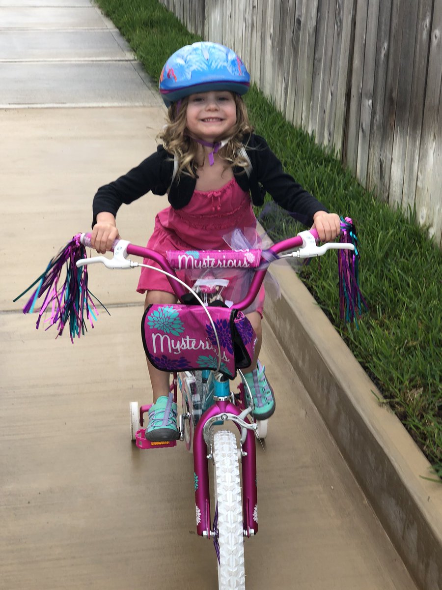 Brianna Walrath (@briwalrath) on Twitter photo #MoveItMonday love moving around the neighborhood with this cutie #RothSpiritWeek <a href="/RothKISD/">Roth Elementary</a> #MoveItMonday love moving around the neighborhood with this cutie #RothSpiritWeek <a href="/RothKISD/">Roth Elementary</a>
