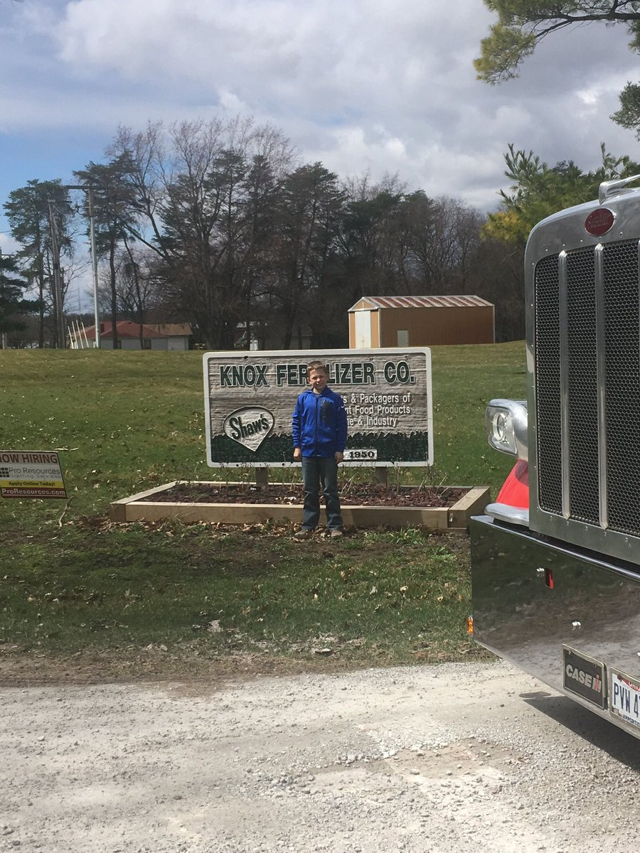 Brycemills07's tweet photo. Knox was able to take a load with me to Knox Fertilizer Co in Knox, Indiana today! https://t.co/2jyX1vnvmQ