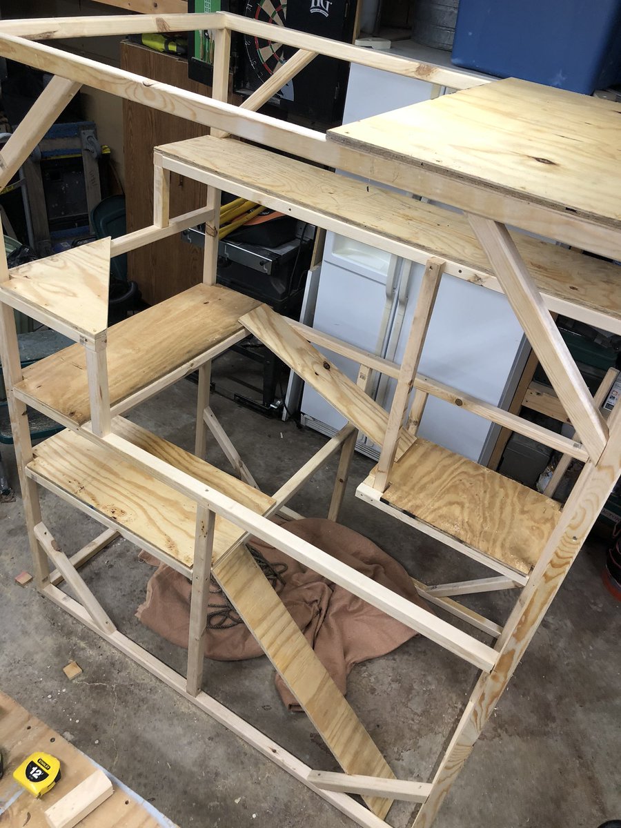 MorganOfferdahl's tweet photo. Hello spent quarantine making a outdoor cat condo for my kitten https://t.co/vW2yzAwOee