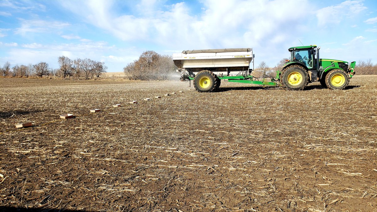 DanEsling's tweet photo. First pan test of the year. Felt good to be out in the field today!! #spread2020 #rdoequipment #johndeere #spreaditon https://t.co/TZlcb7BB9i