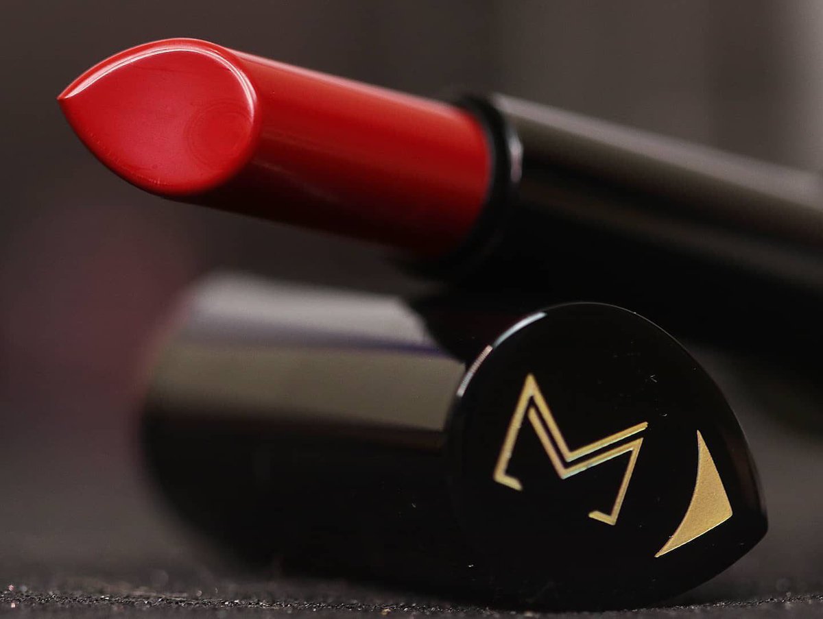 SigmaBeauty's tweet photo. Love at first swipe 😍 Our NEW #InfinityPointLipstick features a patented ridge, so your #lipstick always has a point for a more precise application. Vegan + Cruelty Free. 💄 #repost @paulaohenoja https://t.co/fshvDH57wX