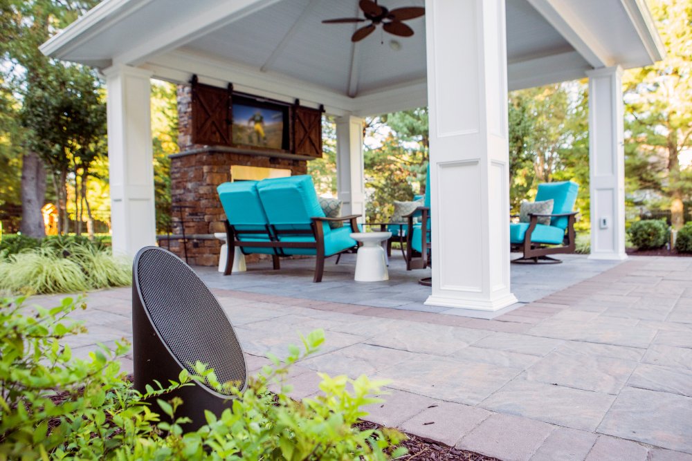 Want to give your backyard that extra touch to impress everyone during the Holidays?

Our Outdoor Audio systems will blow your guests away! Learn more here: bit.ly/2SfEB6p
