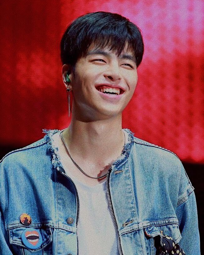 choisongs's tweet photo. to my best boy who shines brighter than the whole entire galaxy, i love you beyond words junhoe. happiest of birthdays :’) <3 

#BrightSmileJunhoeDay https://t.co/HdL8knfEbW