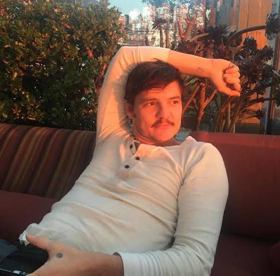 a thread of how your camera roll would be like if pedro pascal was your boyfriend