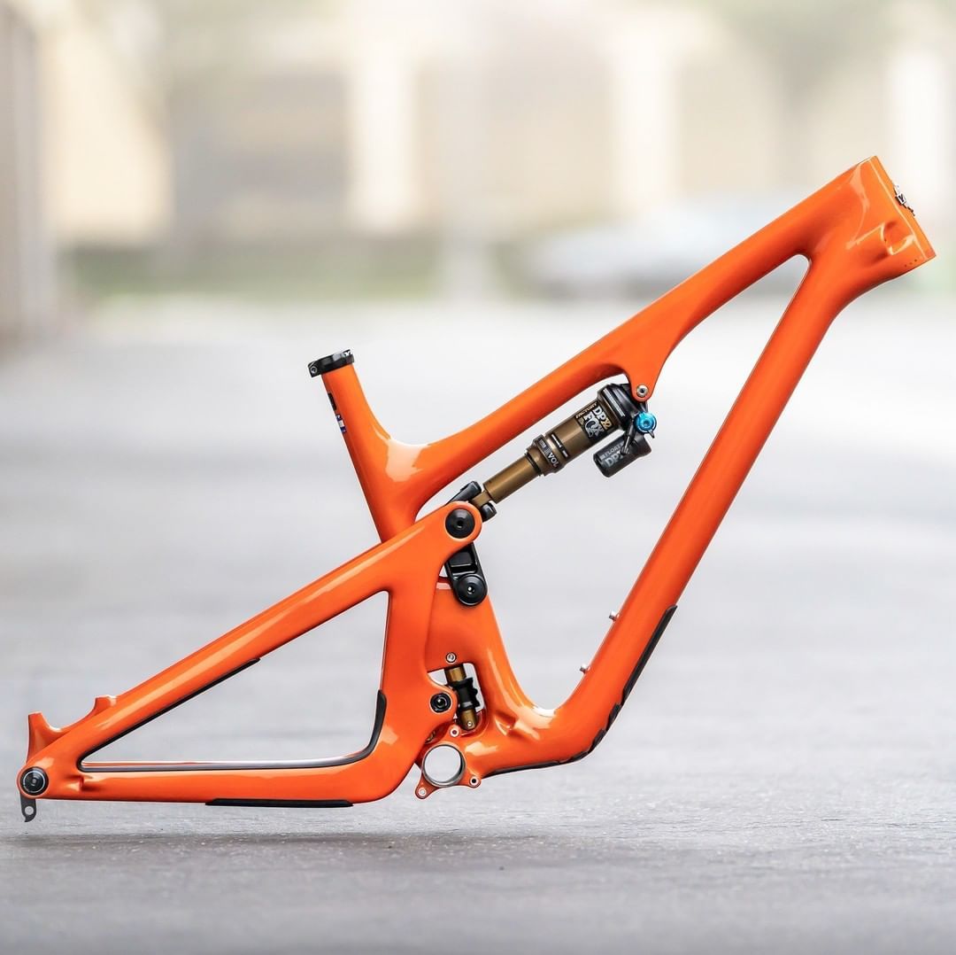 mtbdatabase's tweet photo. Guess the frame ๐
Credit: @worldwidecyclery
#mtbdatabase #bike #bikes #mtb #mtbs #mtbikes #mountainbikes #mountainbike #mtblife #mountainbikelife #cycling #cycles #dh #downhill #downhillmountainbiking #downhillbikes #enduro #endurobikes #trail #trailbike #trailbikes #redbull https://t.co/WFvqcSQlaC