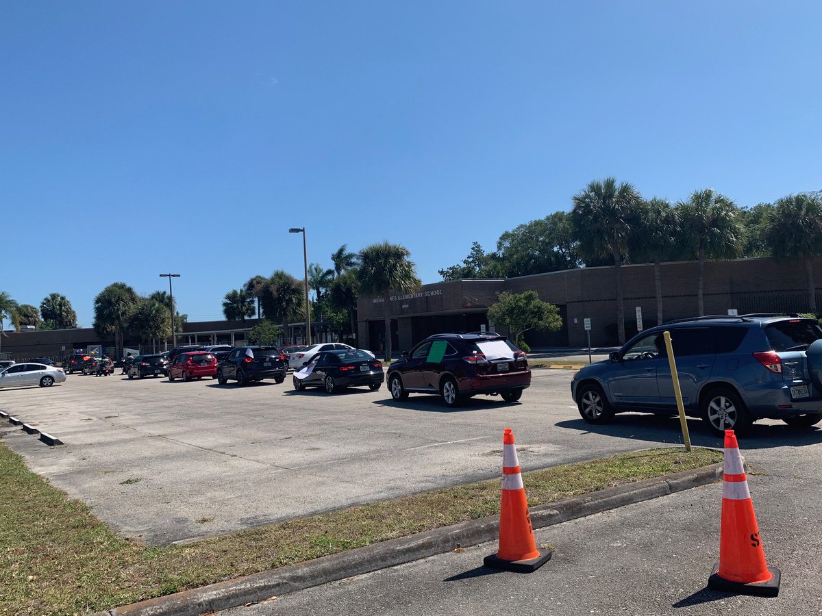 MarciInnocent's tweet photo. We hand delivered the message loud and clear to our Eagles past and current, literally! #distancelearningkickoff #staffparade #eaglepride #neighborrhoodwatch @WoodlandsMS_PBC @SHSCounselors1 https://t.co/uarLfjhnCK