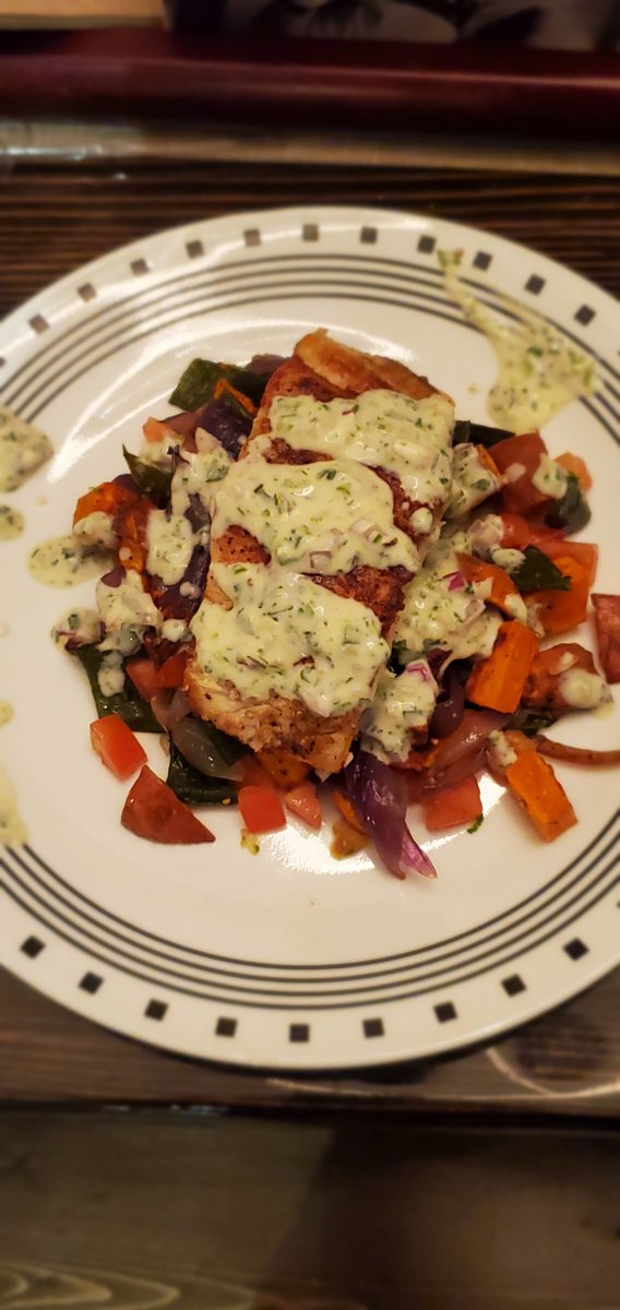 EvanPrice87's tweet photo. @HelloFresh coming through in the clutch. Why risk going to the grocery store with people that don't believe in social distancing when you can have Barramundi with creamy salsa verde and roasted veggie jumble? https://t.co/dWMtUIpRWX