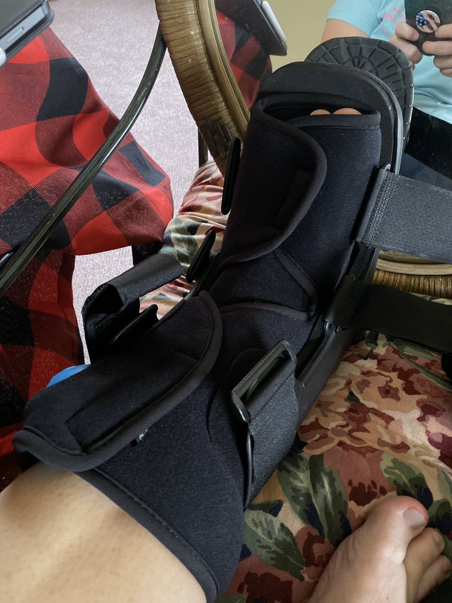 LizUthoff's tweet photo. Wonder how many strokes I can get with this thing now??  Sympathy strokes!  4 weeks of no golf...that may be a new personal record. https://t.co/Cp5Wc54D8e