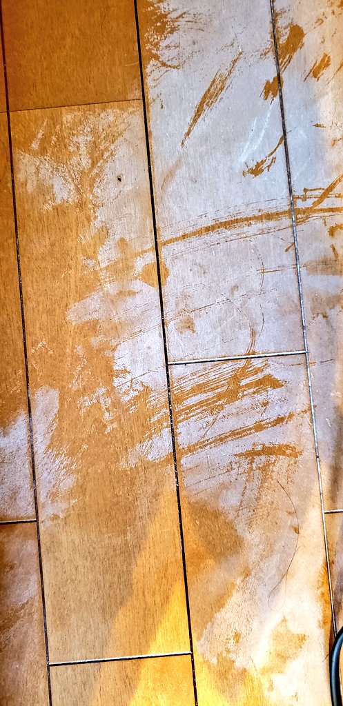 消毒用アルコールをフローリングにこぼしたら真っ白に メラミンスポンジにサラダ油をつけて擦ってみよう Togetter 消毒用アルコールをフローリングにこぼしたら真っ白に メラミンスポンジにサラダ油をつけて擦ってみよう Togetter