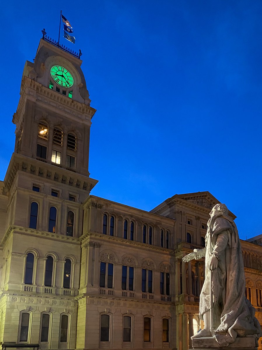 gotolouisville's tweet image. The city of Louisville is lighting up green as a symbol of compassion for all the Covid-19 victims and as another reminder that we’re all in this together. 💚 #LouisvilleLove #TeamKentucky