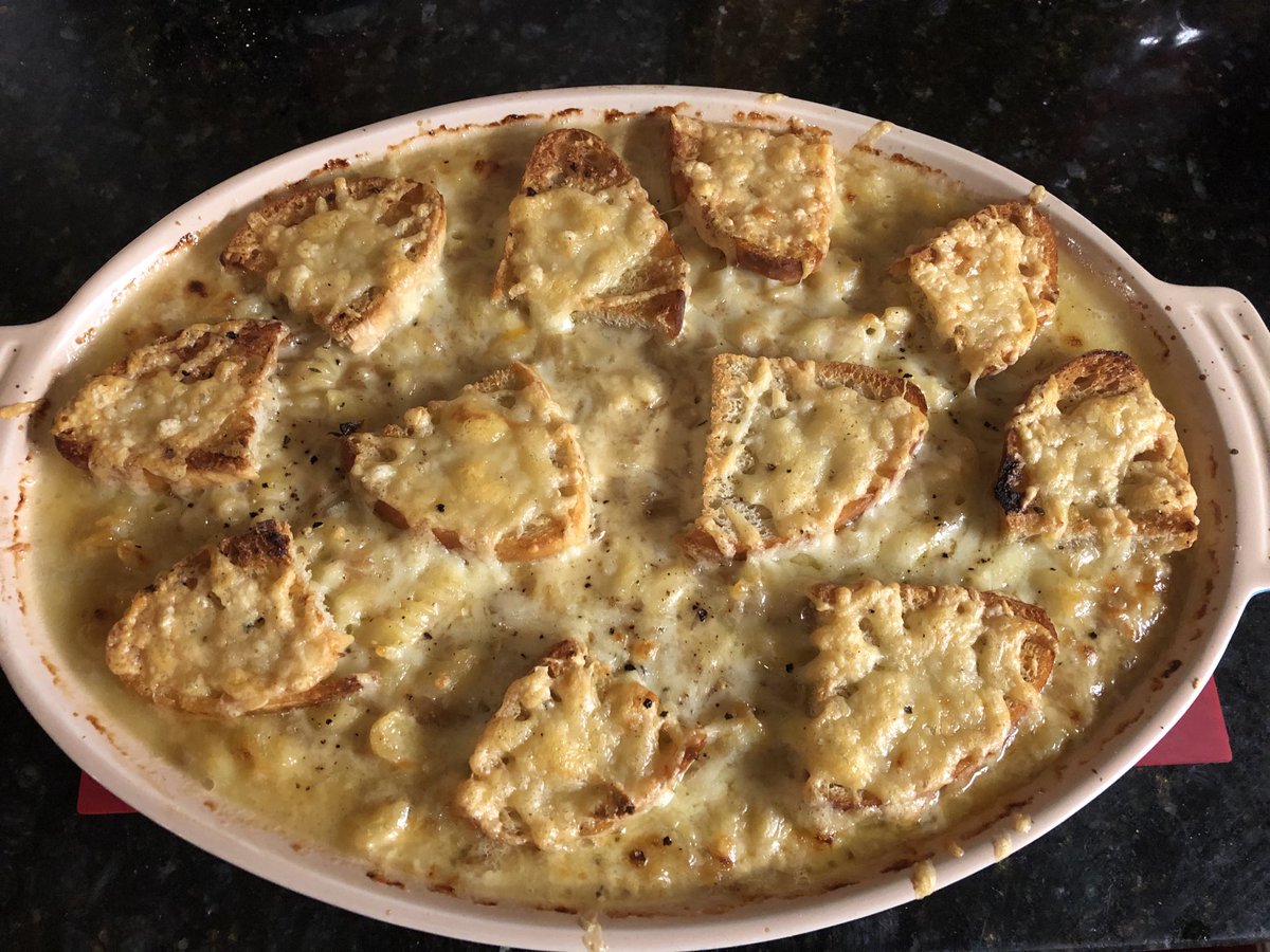 pjkarafiol's tweet image. Yup, it’s French Onion Soup mac &amp;amp; cheese! #makeitmonday #WildcatVirtualPride ⁦@LakeViewHS⁩ ⁦@FOLVHS⁩