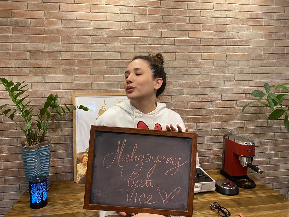 anakarylle's tweet photo. Dahil maarte ka, inartehan ko rin. Happy birthday, Vicey! Hello from my plants. Landscape ito in compliance to requirement of the network! Iloveya! https://t.co/FgrK1eMVPK
