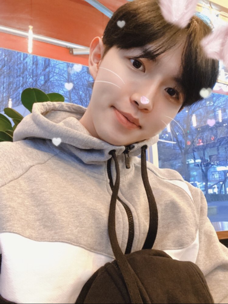 ✧* ･ﾟ♡day 90 〈march 30th〉hii bub, I FINALLY got into your fancafe  i love it I can finally get more content from u I love it u post so much on there  I love you so much I hope your staying healthy and lets hope I pass my classes. love you lots