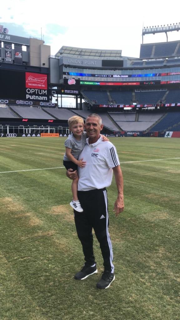 hfunkyfee's tweet photo. If you are a football person please join the challenge of posting a football photo. Just one picture, no description. Please copy the text in your status, post a picture and look at some great memories/pictures. Missing football so very much! https://t.co/ch2xLYuRoM