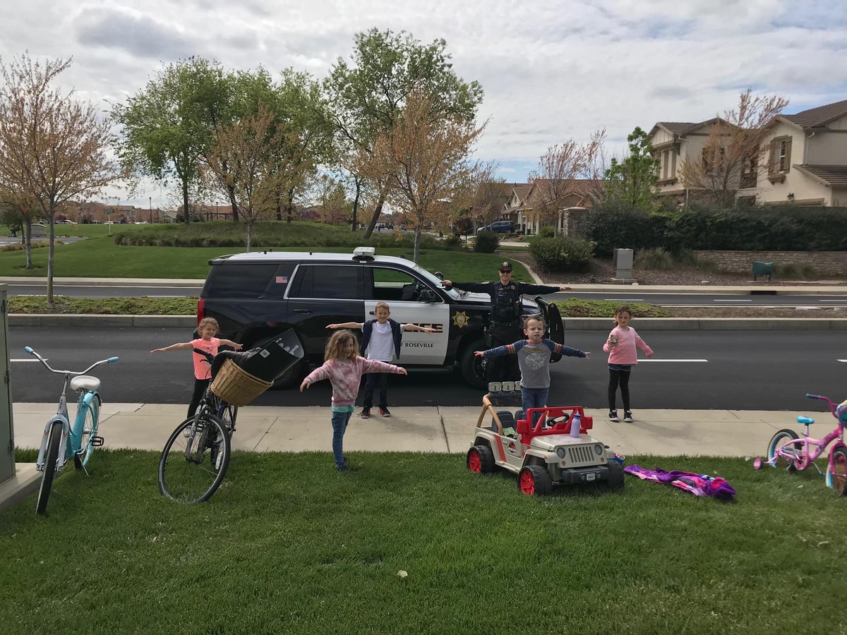teachercutter's tweet photo. The FORCE is strong with the Fiddyment Farm Elementary family! What a great afternoon seeing each other from a distance! #rcsdchampions #rcsdfiddyment https://t.co/SxApDl5fED