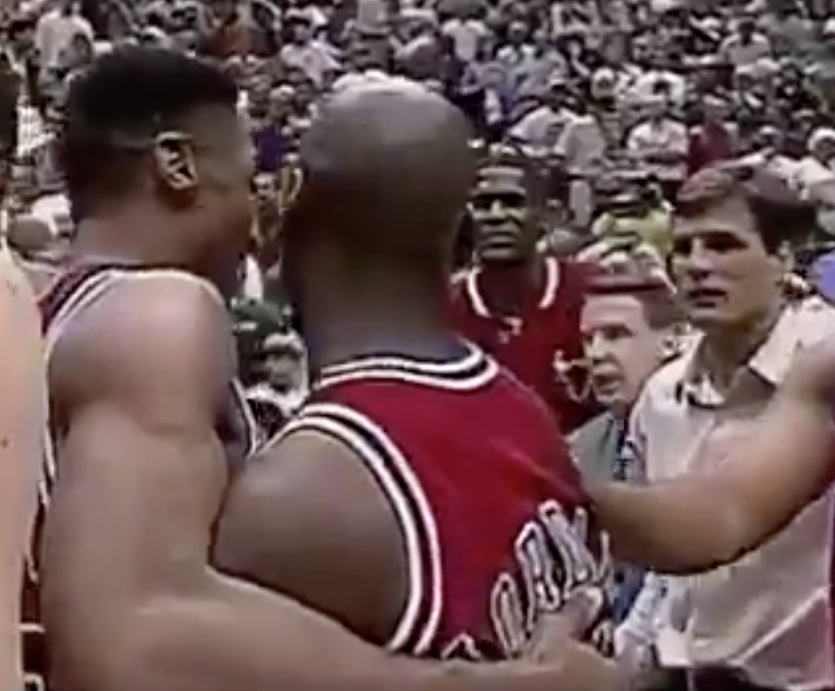 Fun nugget from my Matt Steigenga interview: When Bulls doctors tried to give a depleted MJ Powerade after the  #FluGame, he refused it, and only accepted Gatorade.(That's Steigenga in the light shirt.)Subscribe for just $5/month or $33/year to read:  https://readjack.substack.com/p/the-amazing-tale-of-matt-steigenga