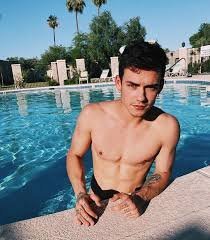 🌊》"the pool is a little empty without you, are you coming?"
❤=MD

#Sexrol