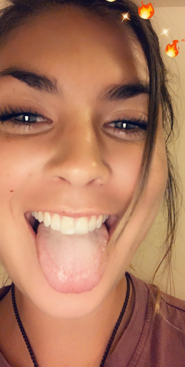 AriellaRose7's tweet photo. Who wants to serve me 😝 @Paypigg12829372 @paypig_t #paypiggies #paypiggieswanted #walkingatm #feetloser #feetpicsforsale https://t.co/fCFkpImHik
