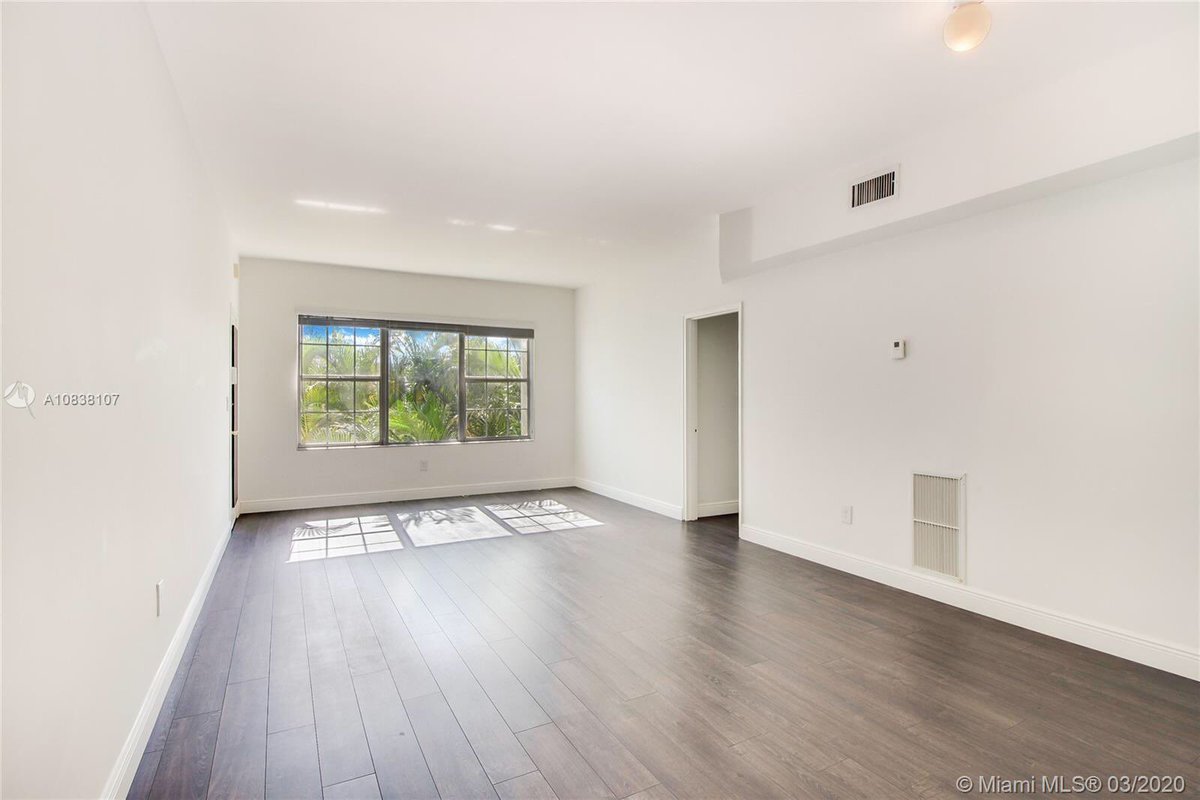 iAmDAlex's tweet photo. 910 Bay Dr 21, Miami Beach, FL 33141. Starting Bid at $106,000 Bank Owned Auction Property for Sale | @Xomerealestate
https://t.co/cVAJHgKfgk
#xome #vyllahome #realestate #miamibeach #miami https://t.co/5bCfZudzMD