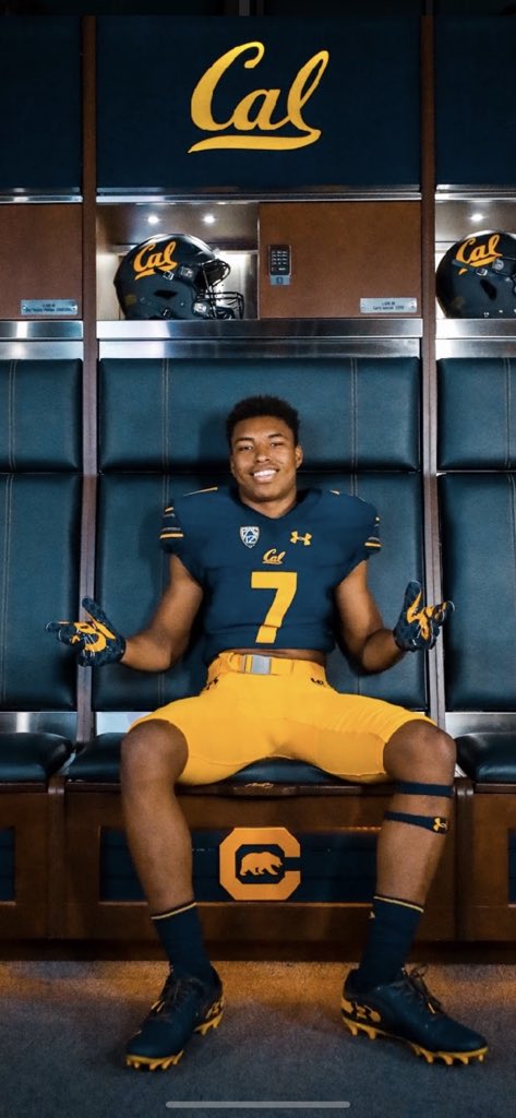 KaylinMoore11's tweet photo. After a great talk with @CoachYates77 I’m beyond  blessed to receive an offer to play football and further my education at Cal! Grateful 🙏🏾@oclionsfootball @CoachC_C  @CalFootball @CalRecruiting @BrandonHuffman @rivalsmike @HamiltonESPN @BigTimerCox @premiumsportsla @CLAFilms https://t.co/vOnR1epi3T