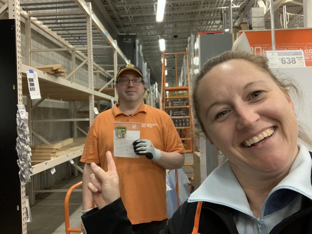 Mike on night MET in D176 Maine receiving homer award for helping freight out Friday night thank you for all that you do! ⁦<a href="/DanCookMET176/">Dan Cook</a>⁩ ⁦<a href="/JCHomeDepot/">John Carr</a>⁩ ⁦<a href="/JPhillipsD176/">Jason Phillips</a>⁩