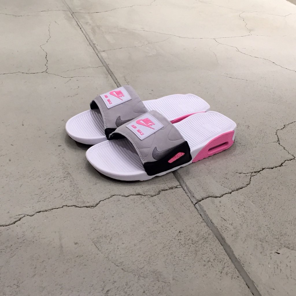 MT_SHINJUKU's tweet image. 〈NIKE〉
"AIR MAX 90 SLIDE"
7,500円（+tax）

エアマックス90のエアユニットを
搭載した快適な履き心地の
サンダルが入荷です。

#monkeytimejp 
#nike