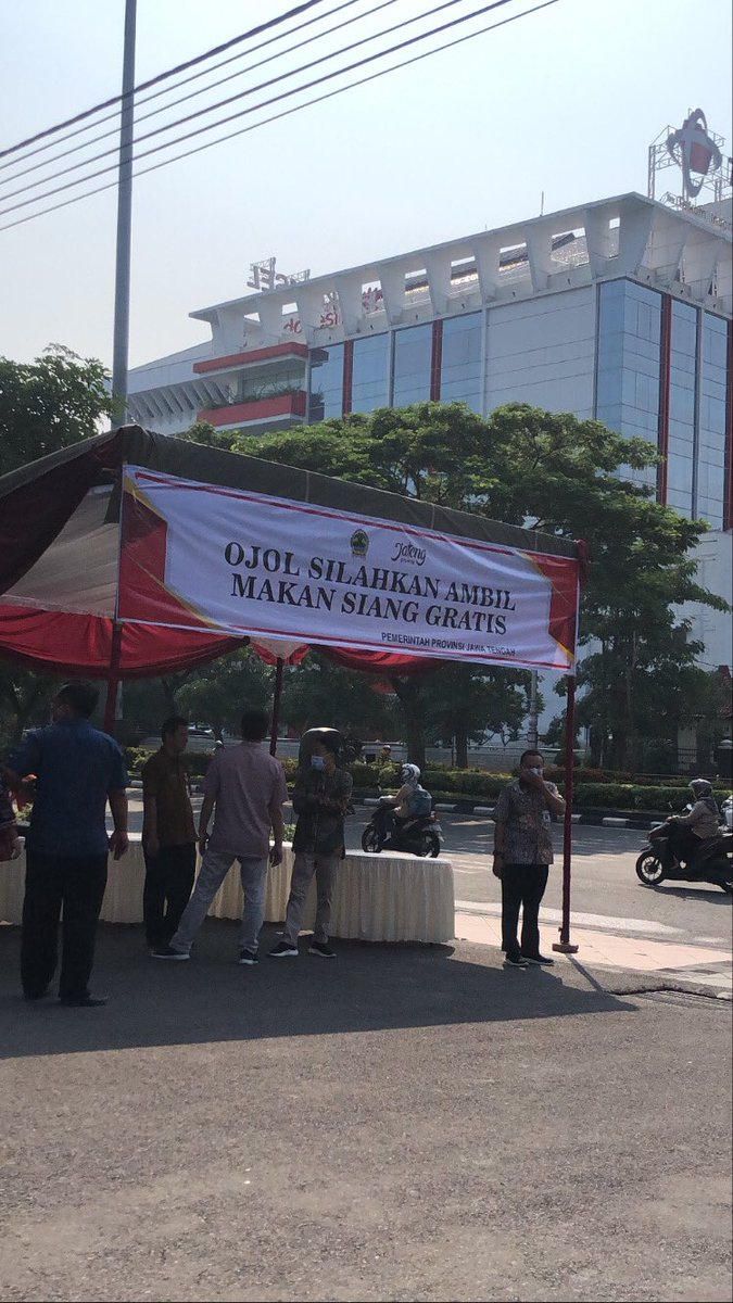 Guys,akan ada 1000 pax free lunch yang akan dibagikan untuk Ojol di semarang. mulai jam 11 siang ini sampe seminggu ke depan ya..
boleh minta tolong di repost ya guys! terimakasih 🙏