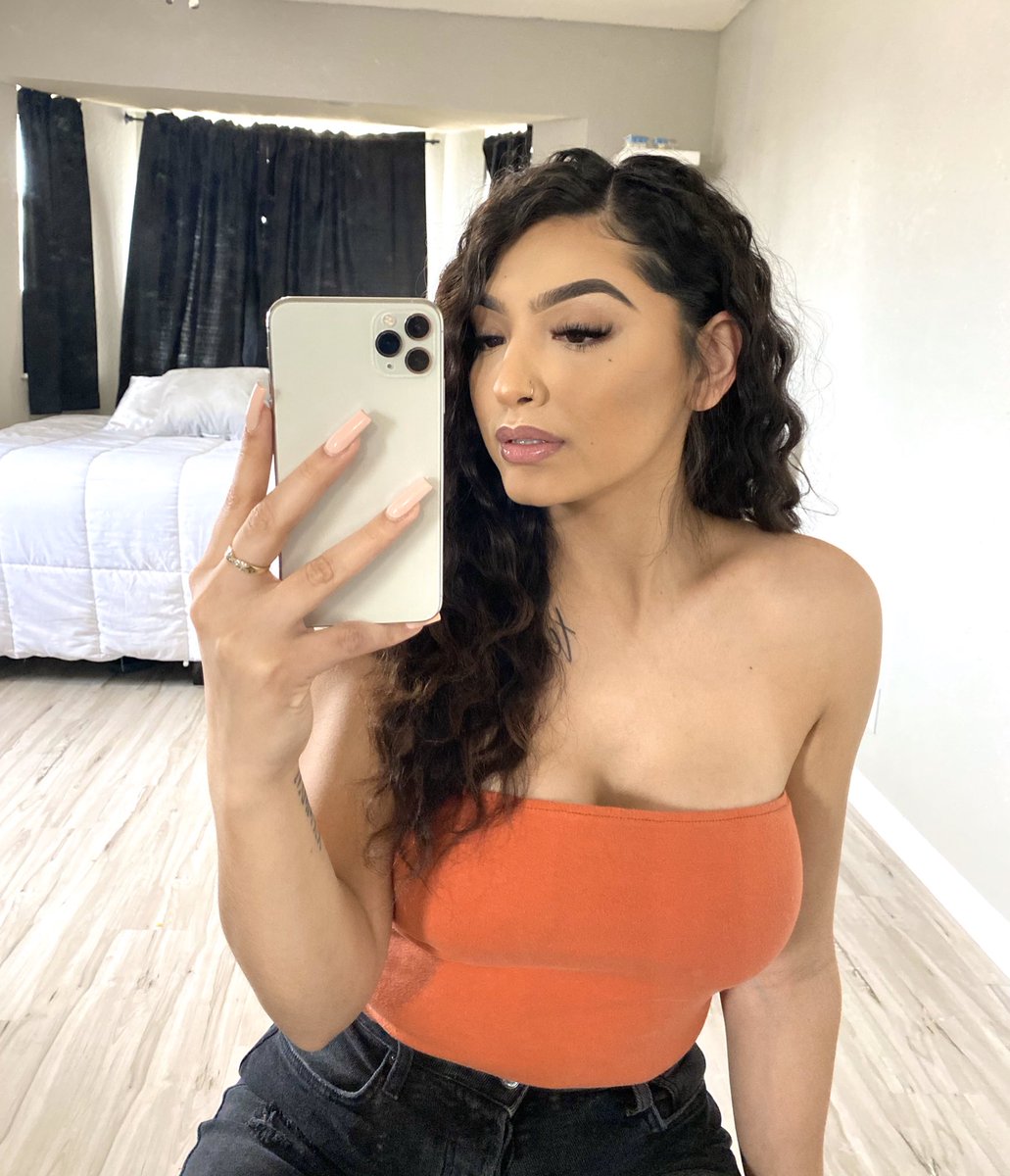 cillaraylene's tweet photo. 🍑 https://t.co/AqCM7wNQSM