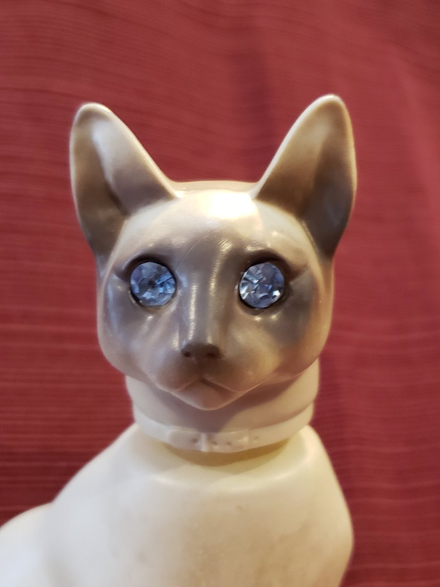 atticesoterica's tweet image. Vintage Avon Royal Siamese Cat With Blue Jewel-Like Eyes Cotillion Cologne, Original Box, Full Container, Great Condition etsy.me/2SiK8dh  #FullContainer