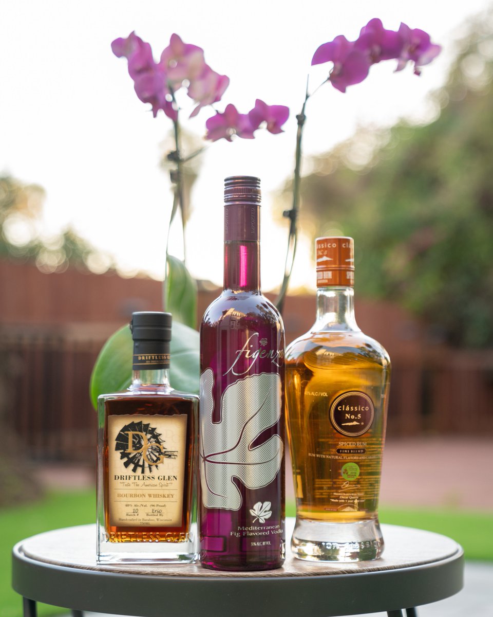 Shots_Box's tweet photo. Now more than ever we need to support local businesses. Happy National Mom & Pop Business Owner's Day to our distillers!
Explore local distillers across the USA: https://t.co/8gdwlUKR0c
#ShotsBox #MomandPopBusiness #BusinessOwnersDay #ShopLocal #ShopUSA #MadeinUSA https://t.co/M1p1muoUn6