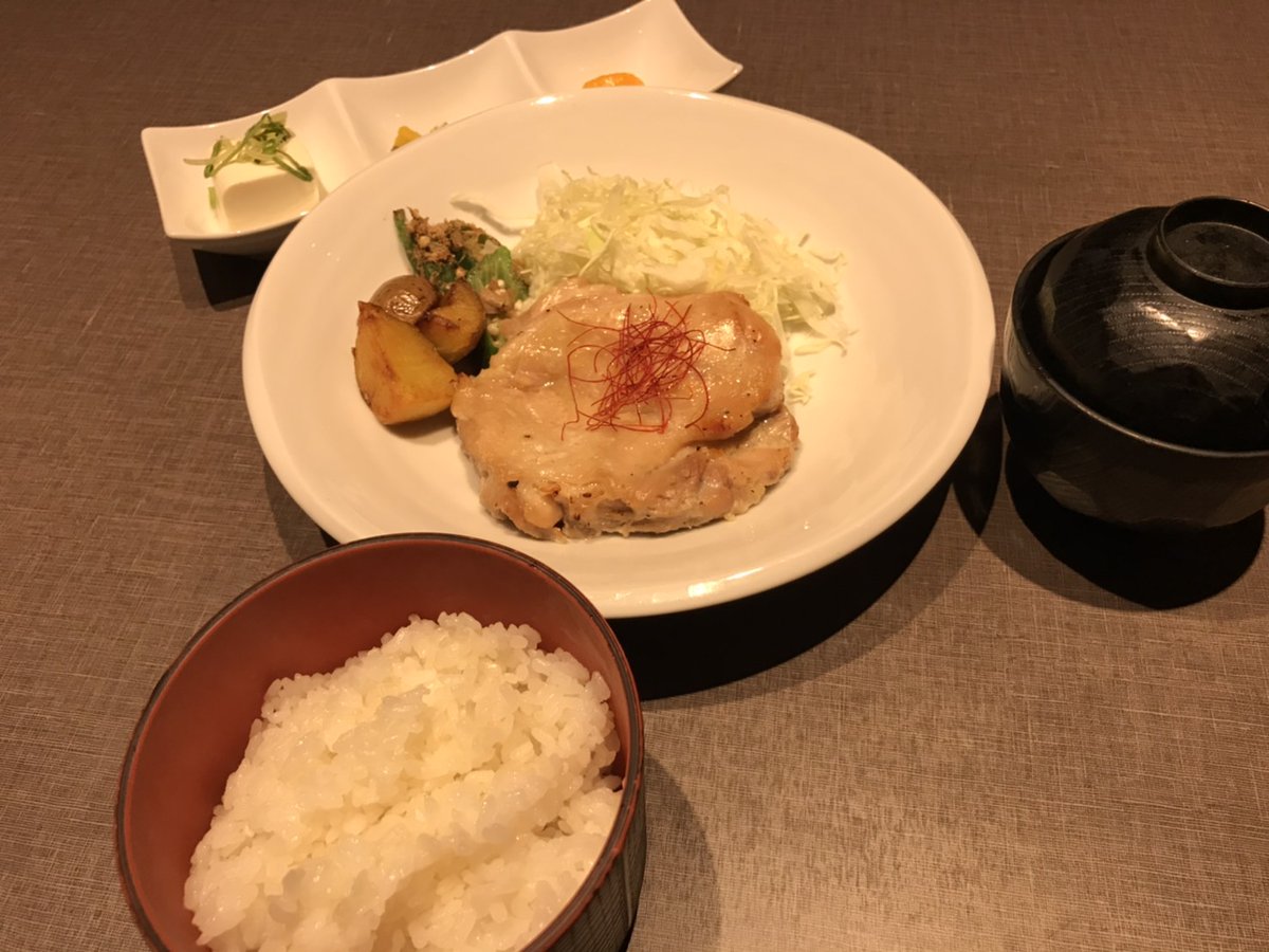 お菜家 新宿店 本日3月31日 火 の日替わりは鶏もも肉の塩麴焼き限定40食800円です 居酒屋ランチ 新宿 お菜家 新宿南口 日替わり