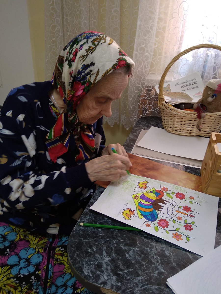 Творческие индивидуальные занятия,небольшими группами до 5 человек для получателей услуг с дефицитом самообслуживания в период карантинных мер дают возможность общения,развивают мелкую моторику,поднимают настроение и дают возможность подготовиться к светлому празднику Пасхи