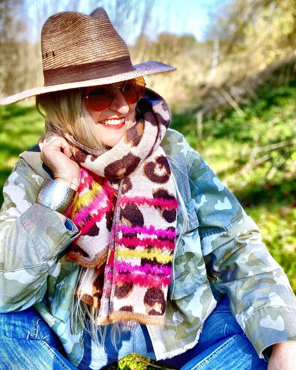 soo.nr/HfF3

#summerstyles #outfitoftheday #mustermix #bestagerwoman #styleblogger #sunshinesmile #streetfashion #bestagerblog #fabulousness #blondmodel #camouflage  #fashionover50 #fiftyplusandfabulous #fashionblogger_de #over50style 
#outfitposts