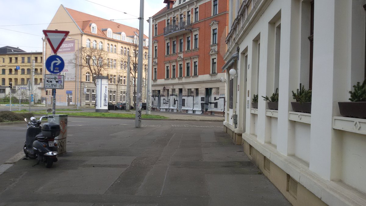 alter_Showke's tweet photo. #connewitz #NoCops! 👀 https://t.co/vHNGFLAxft