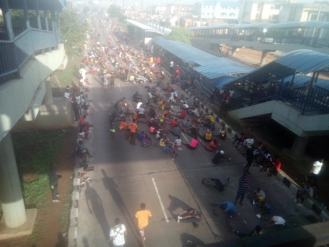 OurFavOnlineDoc's tweet photo. Dear @policeNG @HQNigerianArmy
@followlasg @rrslagos767 @jidesanwoolu 

I have something very urgent to bring to your attention. People all over Lagos- specifically in Ikorodu (Haruna up to Agric) and Gbagada are disobeying the govt rules on lockdown.

Pls RT this till they act. https://t.co/aSTcJK2Hs6