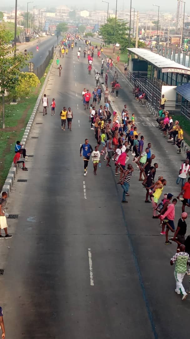 OurFavOnlineDoc's tweet photo. Dear @policeNG @HQNigerianArmy
@followlasg @rrslagos767 @jidesanwoolu 

I have something very urgent to bring to your attention. People all over Lagos- specifically in Ikorodu (Haruna up to Agric) and Gbagada are disobeying the govt rules on lockdown.

Pls RT this till they act. https://t.co/aSTcJK2Hs6