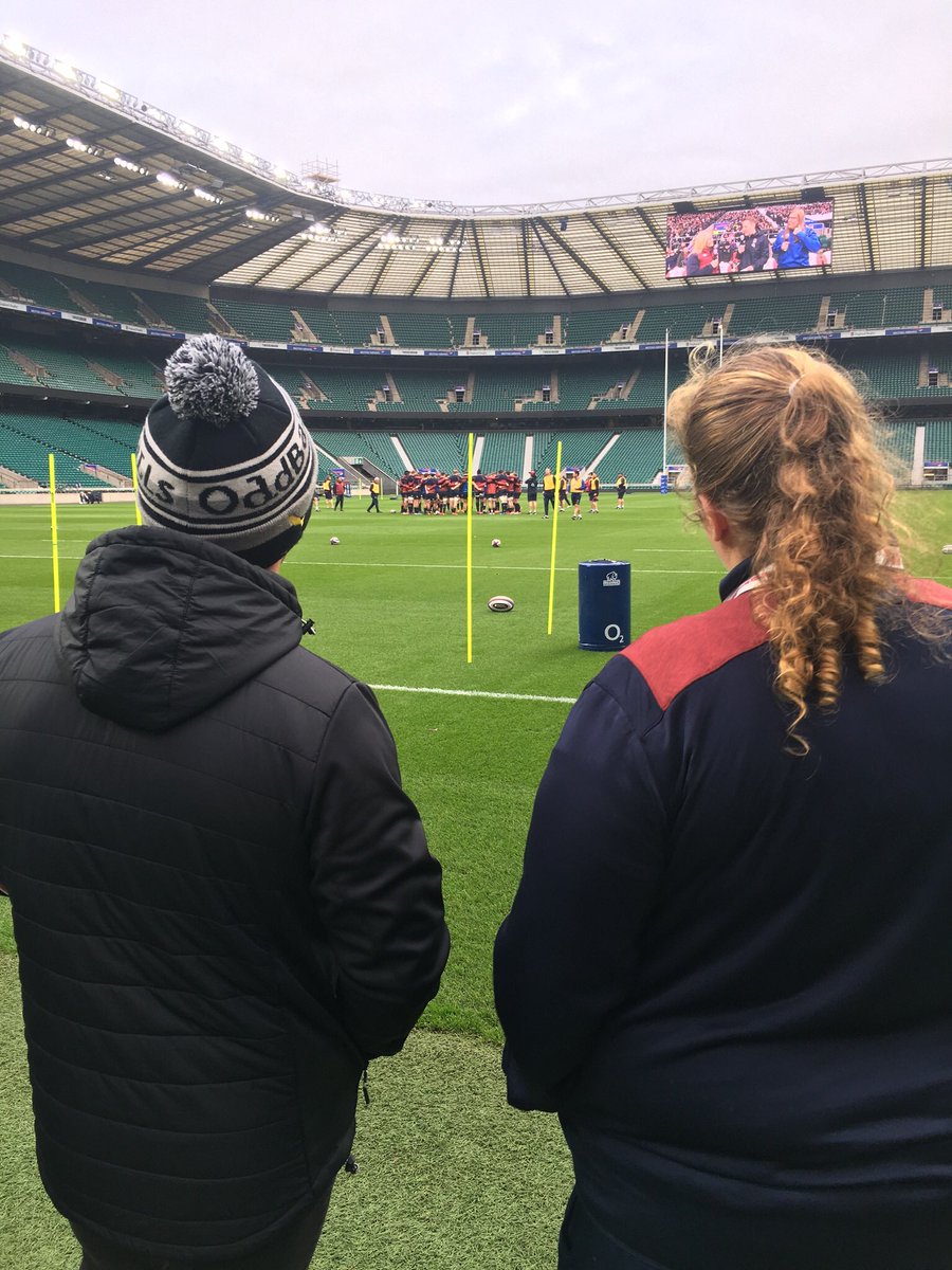 ERrugbycoach's tweet photo. Check out @EnglandRugby .com to watch back last weeks Tuesday Training session on Skill Zones 👁with former Red 🌹 @Timmytammy8
 &amp; @phil_kearns! 

🔗 https://t.co/Pvp6goRByY

#CoachingFamily https://t.co/VFNqwrVZjT