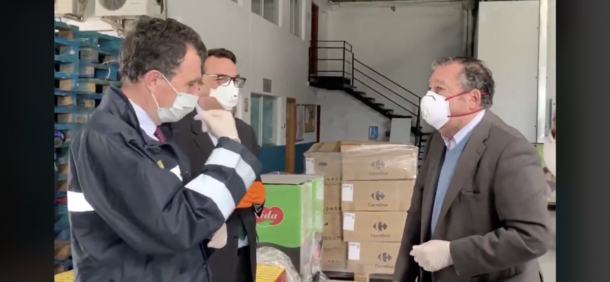 asumur1's tweet photo. Esta mañana #ASUMUR ha donado al Banco de Alimentos de #Murcia más de 30.000 kilos de productos de primera necesidad. Gracias a proveedores y empresas #Linasa #AMC #SOLTIR #LOOIJE #EstoNotienequePARAR @ASEDAS_ORG @Ballesta_Murcia https://t.co/p6xgq5XPhX