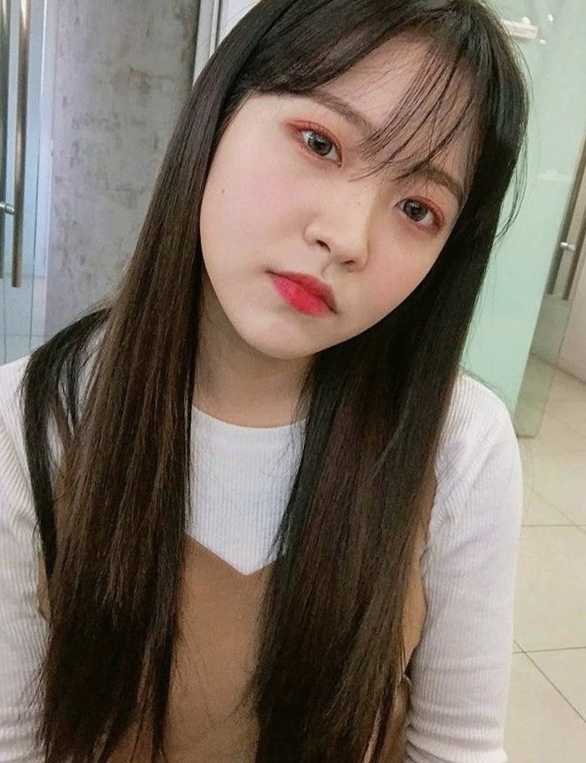 yeri as hyeribaby of the grouptrouble makersfunny afget a lot of shit for no damn reason?????love their unnies a lotmade short hair their BITCHsimilar names (just realised LOL)
