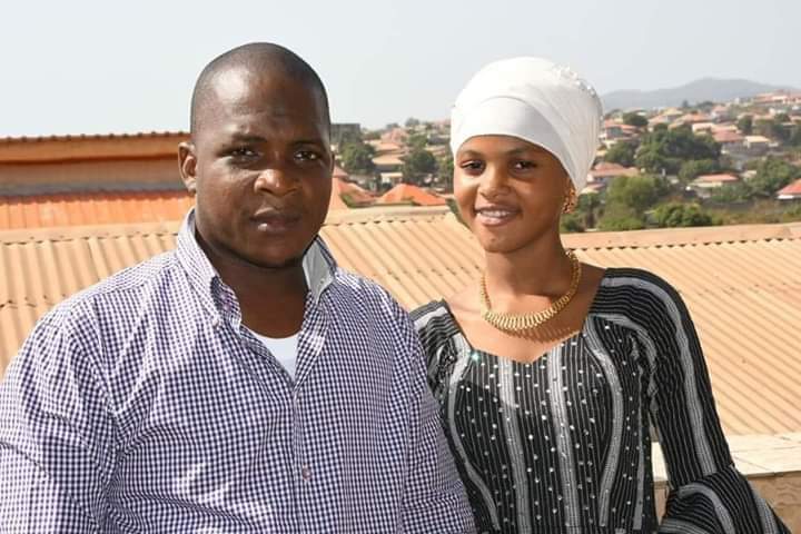 actuellesmag's tweet photo. Guinée : Mariée à un homme de 35 ans, cette mineure Diallo Salematou revendique fièrement son union car, pour elle, être mariée est une fin en soi. Être vous indignés par sa réaction ?

#StopMariagePrecoce https://t.co/y725CZrYu2