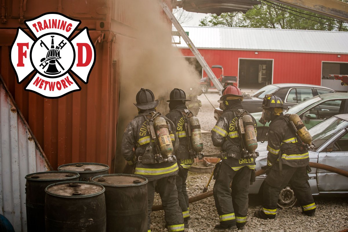fdtrainingnet's tweet photo. Opening up at a commercial building. #FDTN #fdtraining #firetraining #livefire #groundladders #towerladder #aerialscope #aerial #roofops https://t.co/G3JcYm3F12