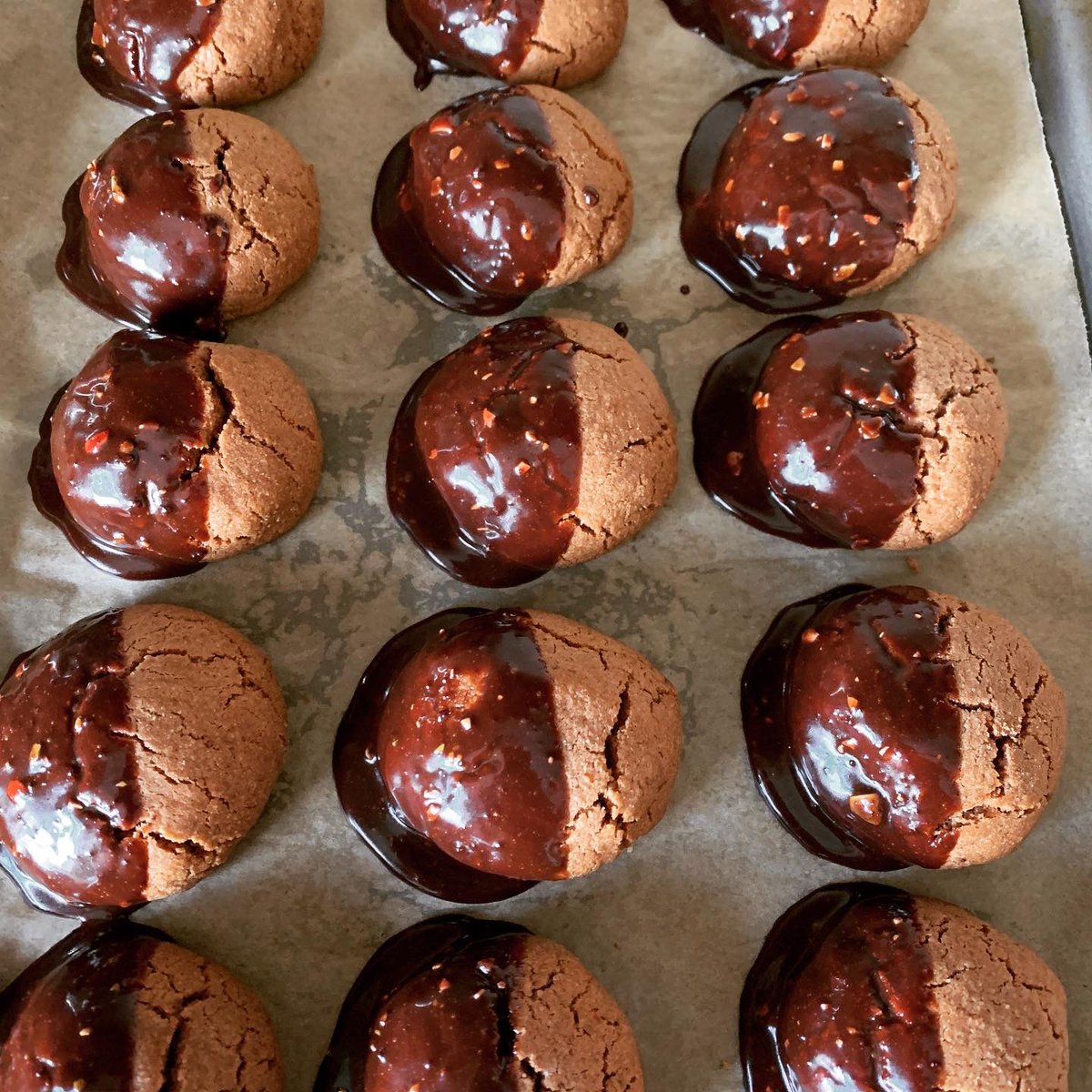 BenMuchamable's tweet photo. Chocolate orange shortbread cookie hybrid 100g sugar 200g butter 1 orange zested 280g flour 20g coco powder 1x egg https://t.co/MN3B15camF